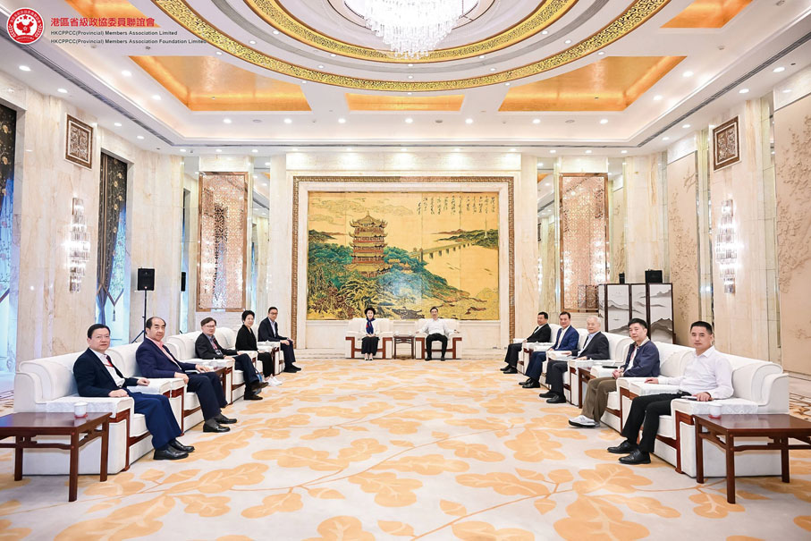 ◆湖北省委統戰部部長寧永會見考察團一行。