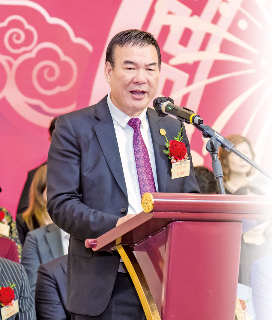 ◆ 董事局主席劉錦燦致辭。