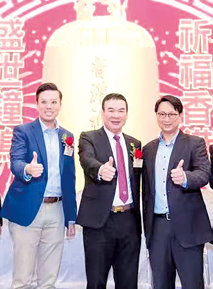 ◆ 立法會議員梁文廣（左）、太陰娘娘廟有限公司董事局主席劉錦燦（中）、立法會議員鄧家彪（右）合照。