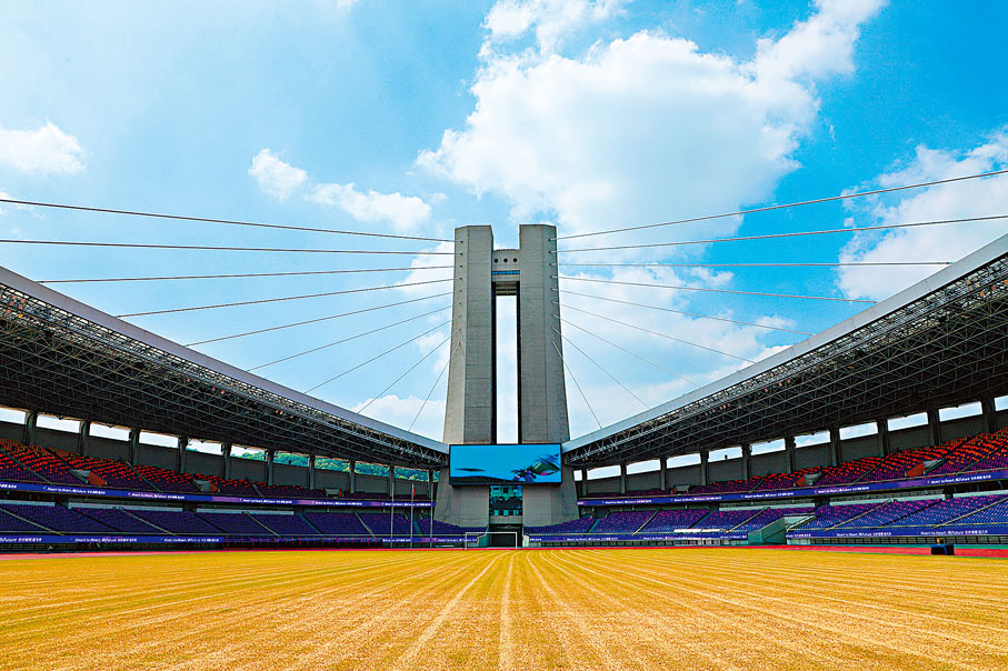 ◆在場館布局規劃階段，遵循能改不建、能修不換、能租不買的原則。（黃龍體育中心）