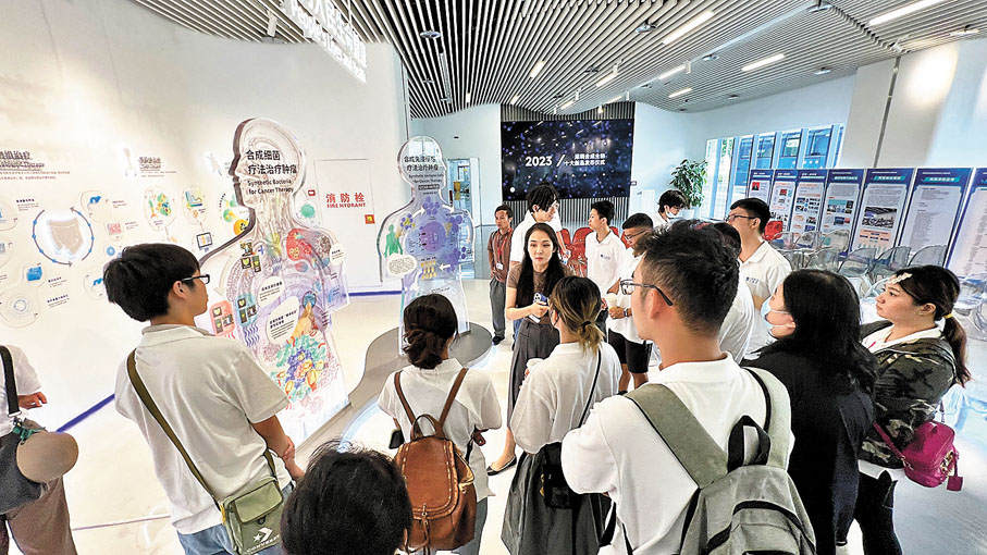 ◆港生參觀深圳市工程生物產業創新中心。