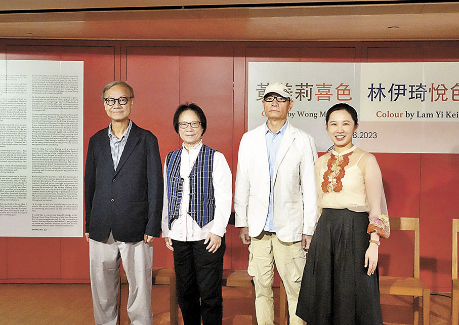 ◆從左至右：一新美術館總監楊春棠，黃美莉、林伊琦，一新美術館創辦人孫燕華。