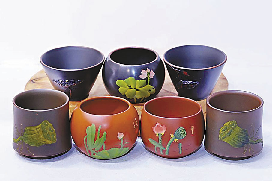 ◆榮州陶「不染塵」荷花系列茶杯。