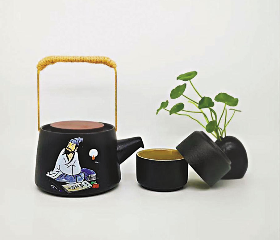 ◆藝術家也把歷史文人蘇東坡、陸游等形象融入傳統土陶創作。