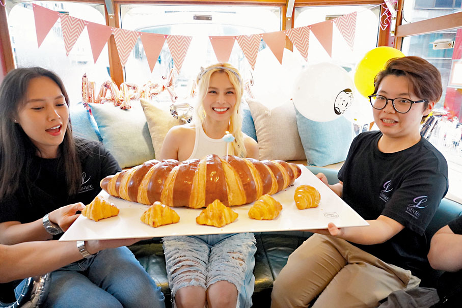 ◆Gin Lee見到是自己喜愛的牛角包蛋糕時，大呼好勁呀！