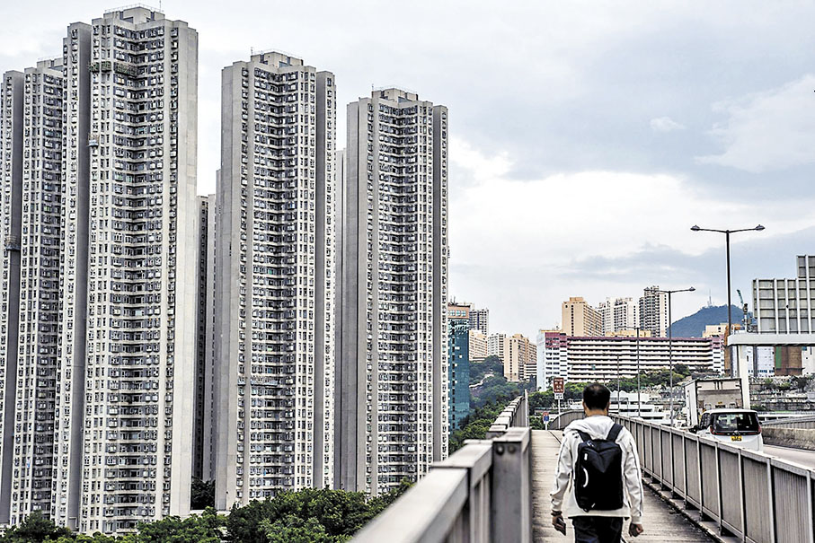 ◆ 經濟不景令樓市成交不濟，新盤積壓情況加劇，地產界認為如政府不撤辣，上半年樓價升幅將被蒸發。資料圖片