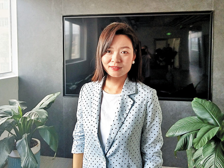 香港生產力促進局內地附屬公司總經理張麗英：該局透過先進技術、未來人才培訓、政府資助計劃支持企業升級轉型，提升生產力和競爭力，推動香港和整個大灣區邁向新型工業化。