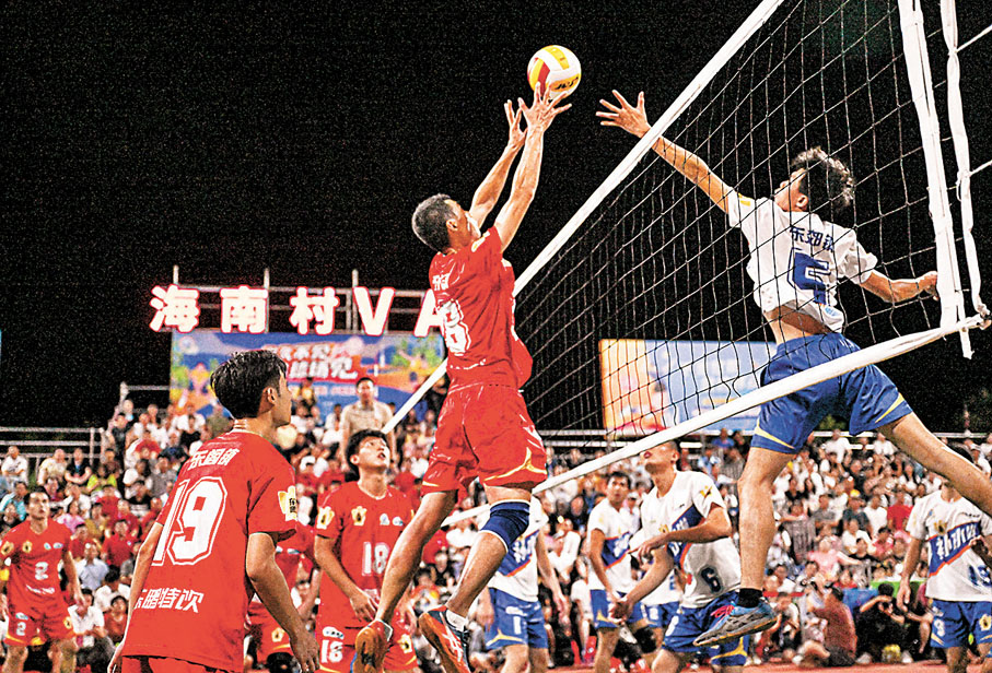 ◆在「村排」決賽中，東郊鎮隊（右）對陣東閣鎮隊。