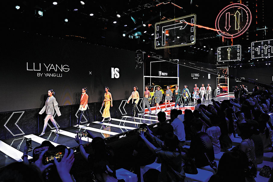 ◆2023國潮時裝周在重慶市渝中區開幕。