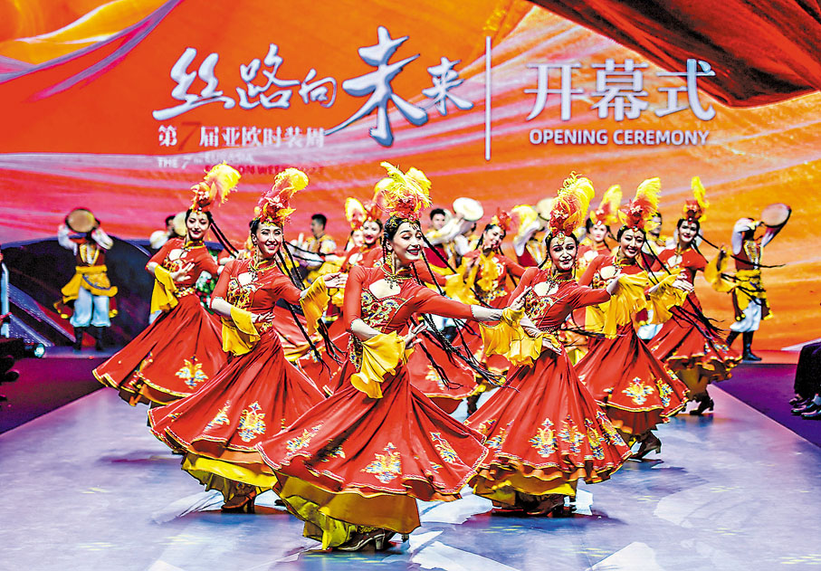 ◆第七屆亞歐時裝周在烏魯木齊開幕。