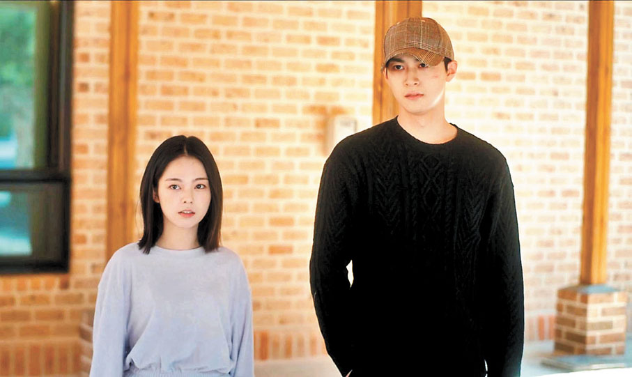 ◆柳惠仁(左)等人主演的《我們的歌》由吳成洙執導,電影今日在港上映。