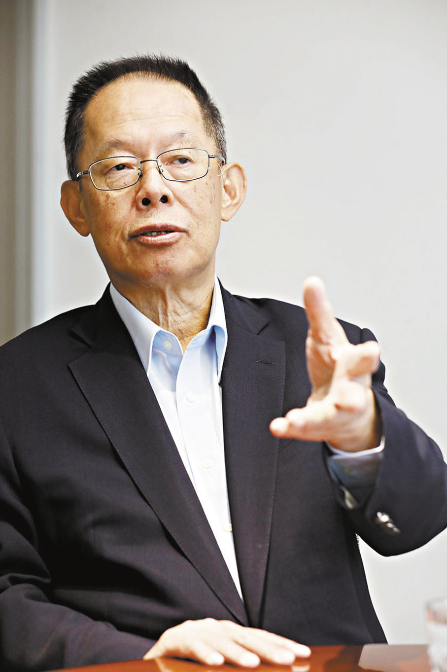 ◆ 年屆76歲的許照中縱橫金融界多年，直指了解國情對投資決策十分有幫助。 香港文匯報 記者萬霜靈  攝