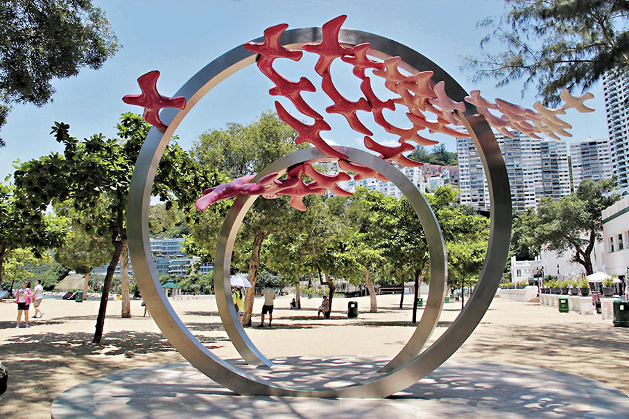 ◆為紀念蕭紅而立的雕塑「飛鳥三十一」。 網上圖片