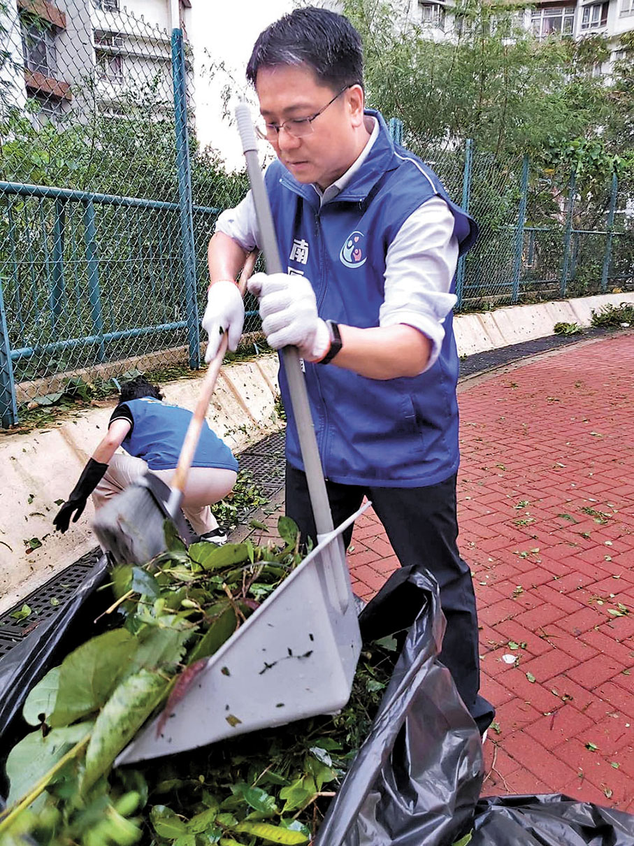 ◆ 南區關愛隊清理垃圾。