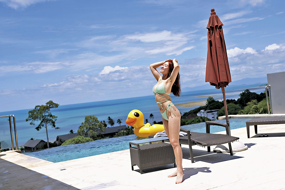 ◆譚夢娜以泳裝亮相享受假期。