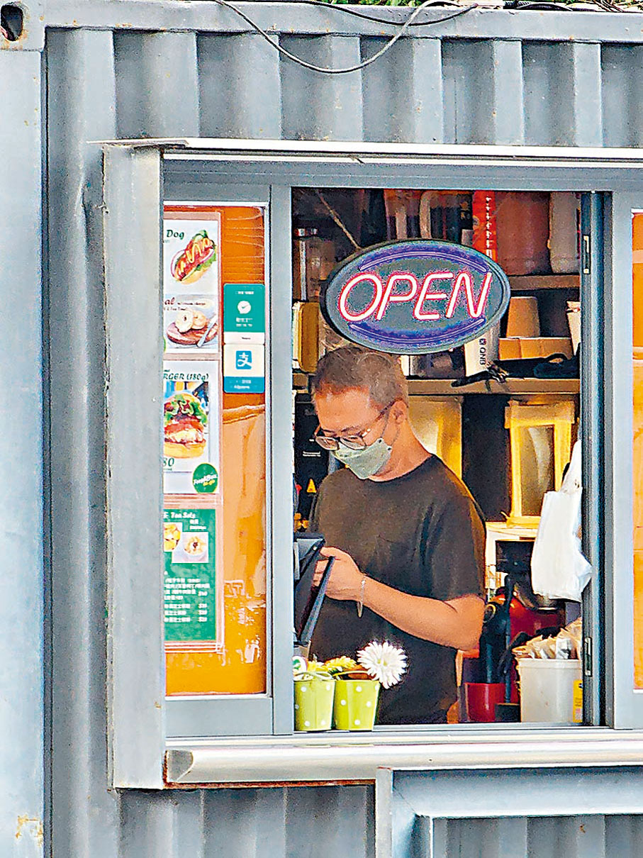 ◆西餐餐廳負責人唐先生表示，公園的交通問題對他們營業有一定程度的阻滯，很難吸引新客源。香港文匯報記者吳健怡 攝