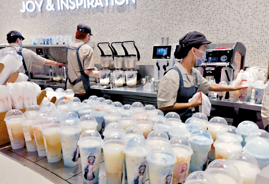 ◆喜茶與原神聯名剛出時，不少門店幾乎「爆單」。    網絡圖片