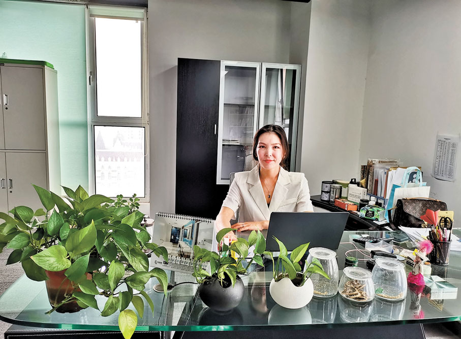 ◆ 吉爾吉斯斯坦姑娘葉麗婭從代購中發現商機，目前已和丈夫在西安創業5年。