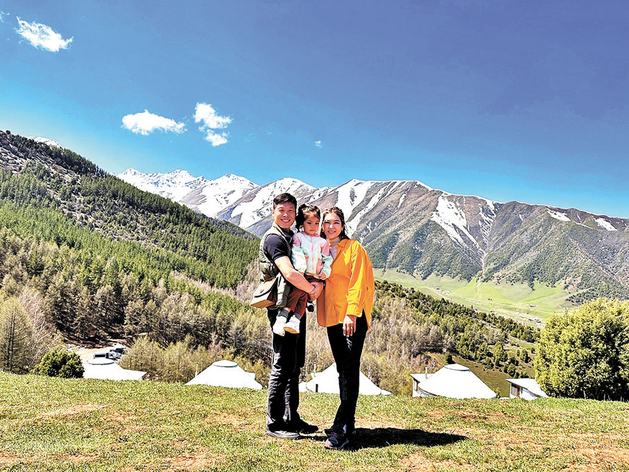 ◆葉麗婭一家三口。