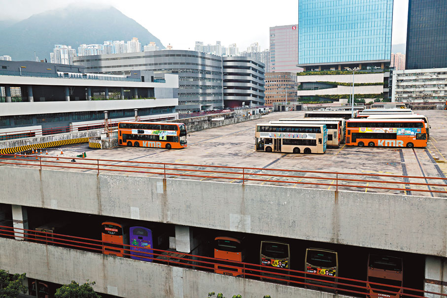 ◆九龍灣九巴車廠天台發生車長遭同事倒車意外撞斃事故。香港文匯報記者鄧偉明  攝