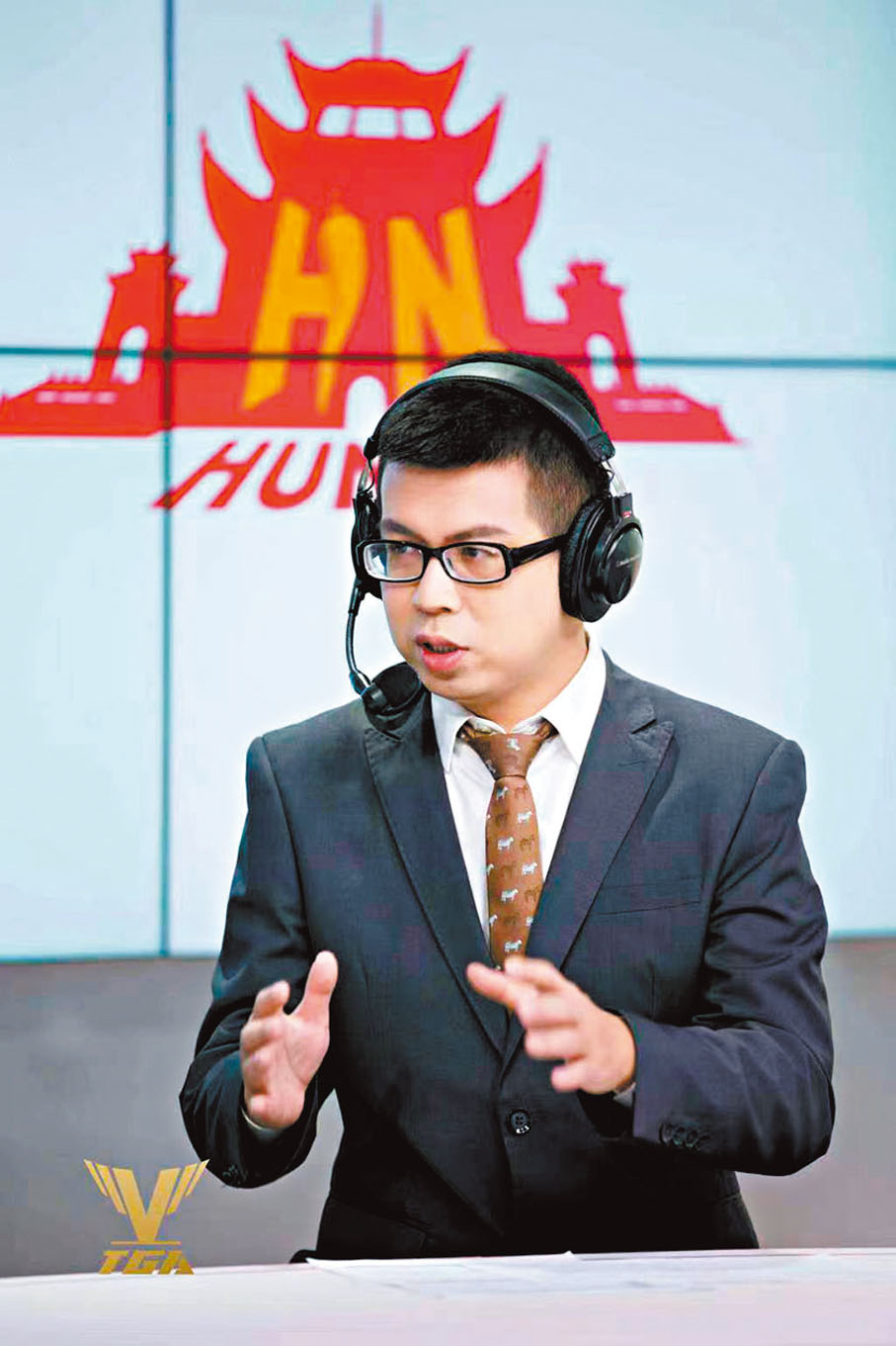 ◆蔡晟譞在解說足球電競類賽事。香港文匯報浙江傳真