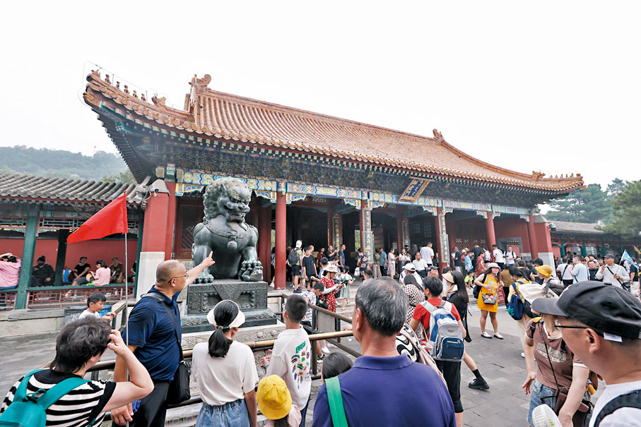 ◆踏入暑假，北京頤和園吸引不少旅客前來參觀。資料圖片