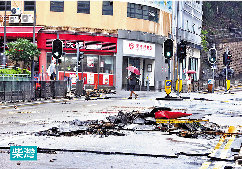◆環翠道路面毀爛不堪。 香港文匯報記者萬霜靈 攝