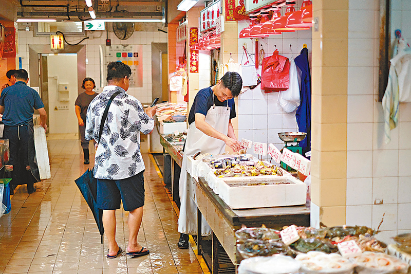 ◆9月8日，街市攤檔照常營業。 香港文匯報記者涂穴  攝