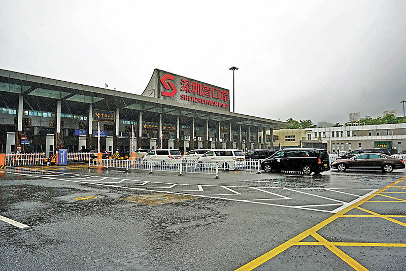 ◆8日部分深港跨境車轉行深圳灣口岸。深圳文匯報深圳傳真