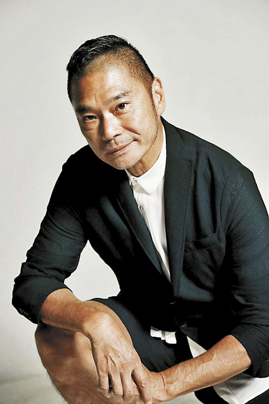 ◆鄧達智前晚在香港電台做完節目《講東講西》後遇上黑雨。