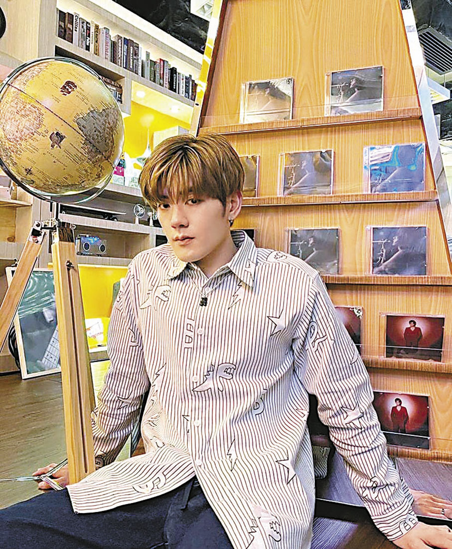 ◆洪助昇前日在石澳進行拍攝工作。  資料圖片