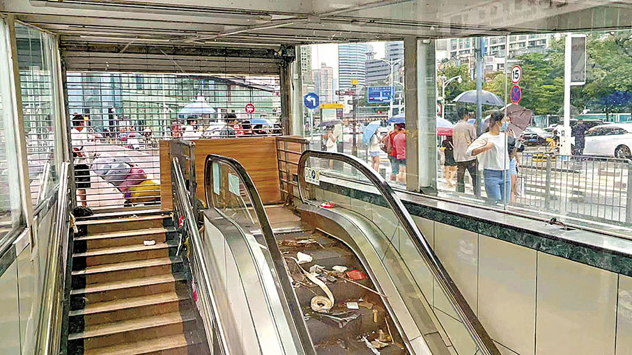 ◆東門老街地鐵站9日仍關閉。 香港文匯報記者李望賢 攝