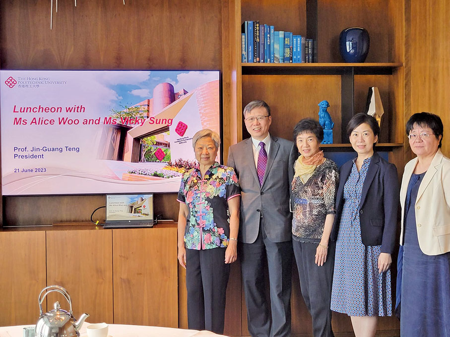 ◆ 理大午餐會出席者。左起：吳文政王月娥基金會主席吳南燕女士、香港理工大學校長滕錦光教授、本會副監事長宋敏之、理大行政副校長盧麗華博士、香港理工大學智能可穿戴系統研究院院長、紡織科技講座教授陶肖明。