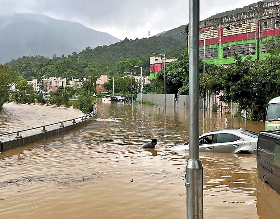 ◆西貢蠔涌私家車浸水死火。