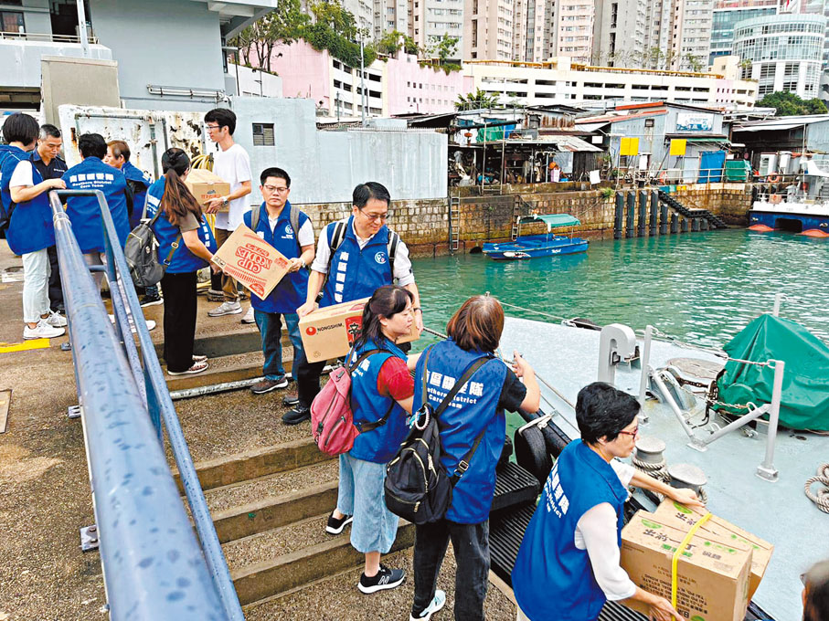 ◆ 南區各關愛隊抽調人手迅速組建石澳救援小隊。