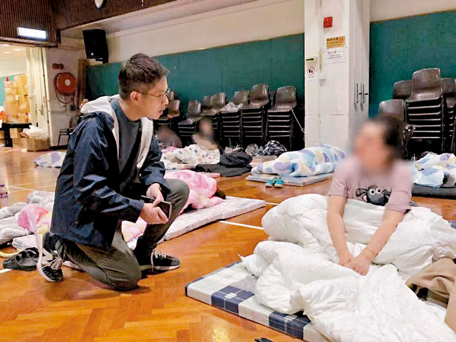 ◆到庇護中心探訪受災情影響的市民。