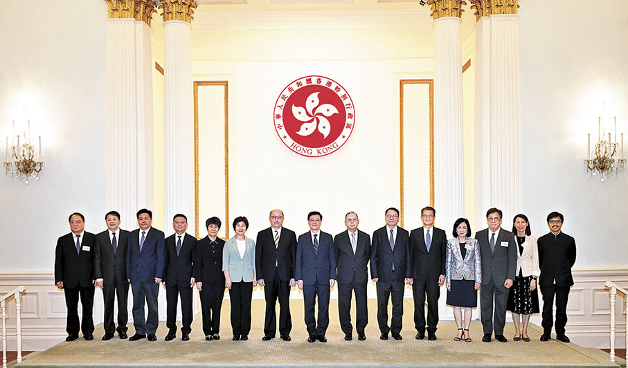 ◆ 行政長官李家超昨在禮賓府與出席第八屆「一帶一路高峰論壇」的國資委及央企領導見面。 政府新聞處