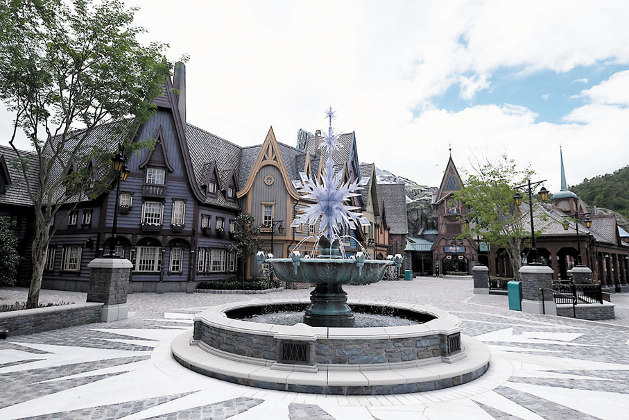 ◆園區真實還原《魔雪奇緣》電影系列的場景。香港文匯報記者涂穴 攝