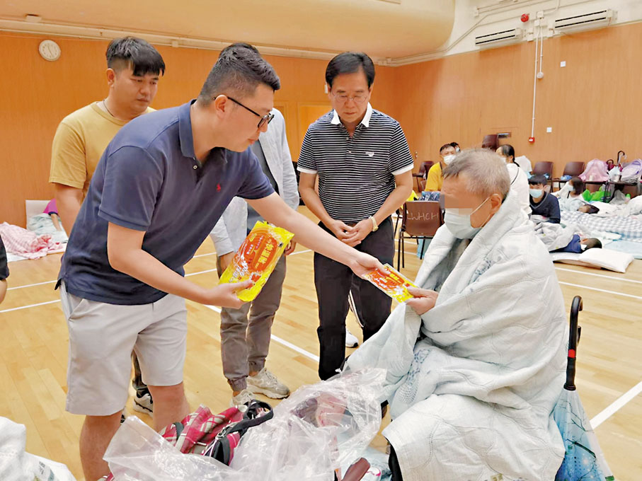 ◆政府開放臨時庇護中心，緊急安置有需要的市民。