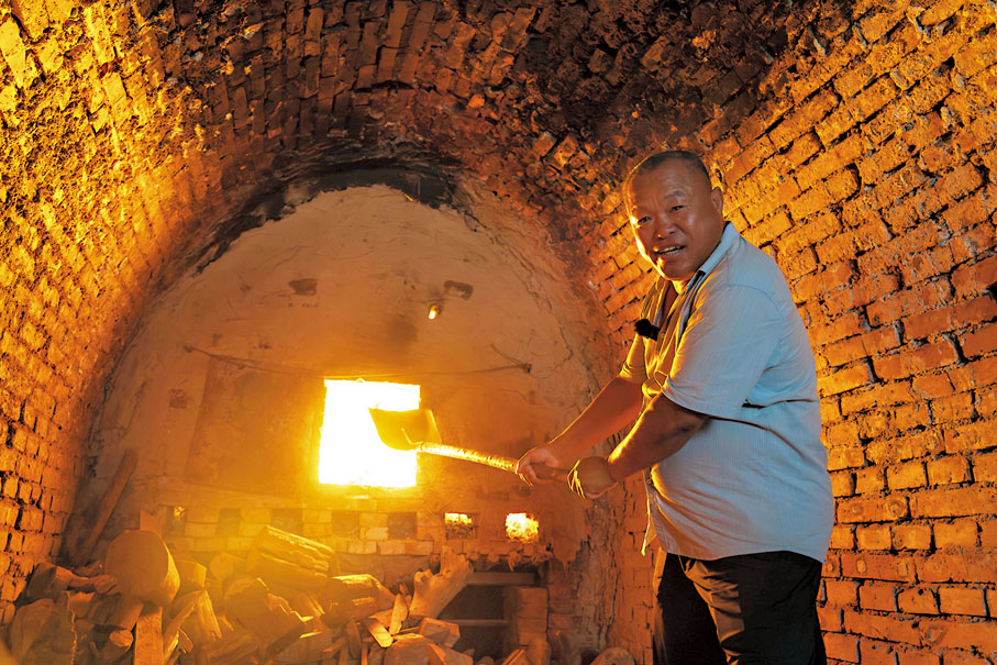 ◆臨清貢磚燒製技藝傳承人趙慶安。香港文匯報記者胡臥龍  攝