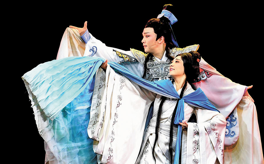 ◆ 黃梅戲《小喬初嫁》中的周瑜與小喬形象。 資料圖片