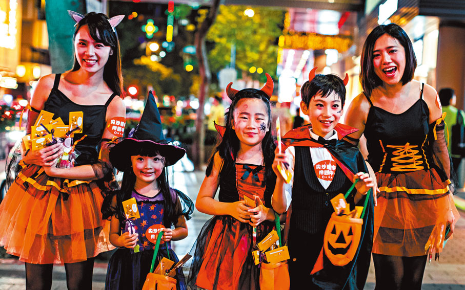 ◆有商場推出好玩活動，吸引親子同樂。