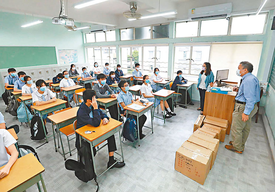 ◆有中學校長認為，「高才通」計劃有助本港補充優質學生人口。圖為中學生在上課。 資料圖片