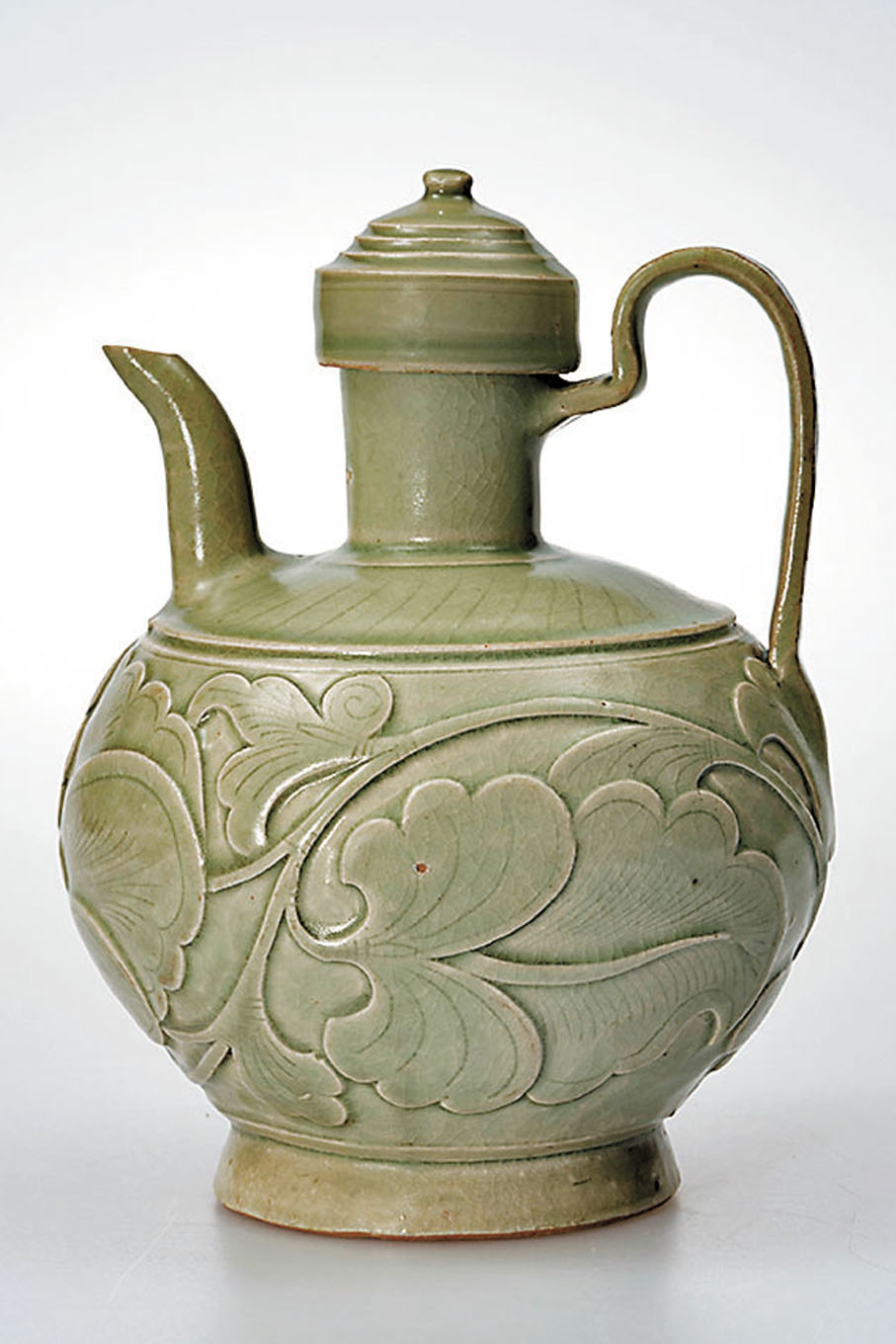 ◆青釉刻花纏枝牡丹紋執壺