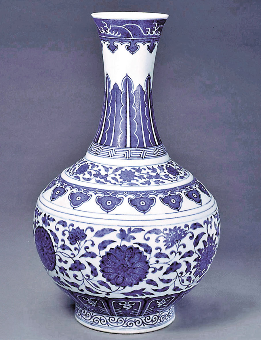 ◆清光緒青花纏枝蓮紋賞瓶。圖片來源：北京故宮博物院