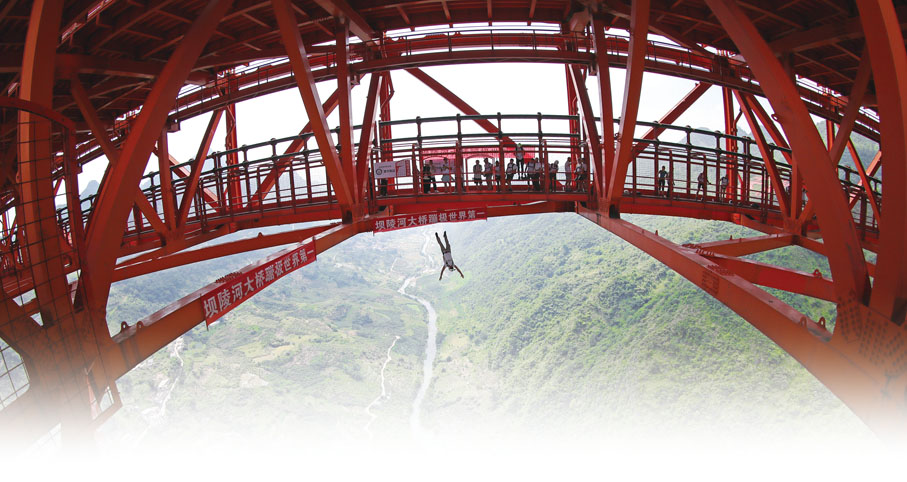 ◆9月2日，2023國際高橋極限運動邀請賽在安順壩陵河大橋開賽，來自捷克、意大利、荷蘭、土耳其、瑞典、以色列、美國、南非共和國、英國、法國、加拿大11個國家的25名外籍運動員參賽。