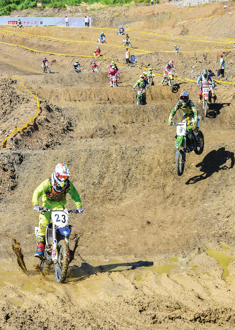 ◆晴隆縣境內舉辦的中國摩托車越野錦標賽。