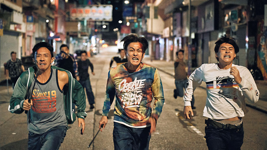 ◆戲中講述三兄弟街頭被追殺。