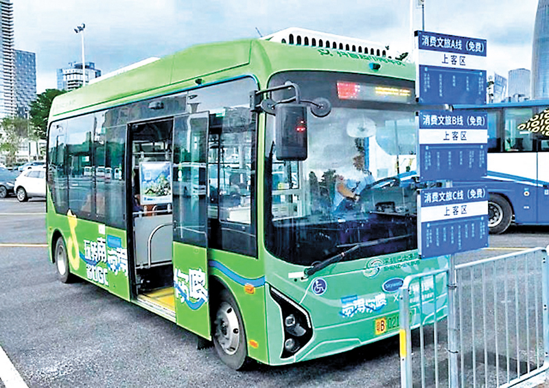 ◆深圳巴士集團開通了口岸穿梭巴士線路，串聯羅湖口岸、文錦渡口岸、福田口岸，途經國貿、東門、筍崗等港人熟悉的重點商圈。圖為接駁巴士。網上圖片