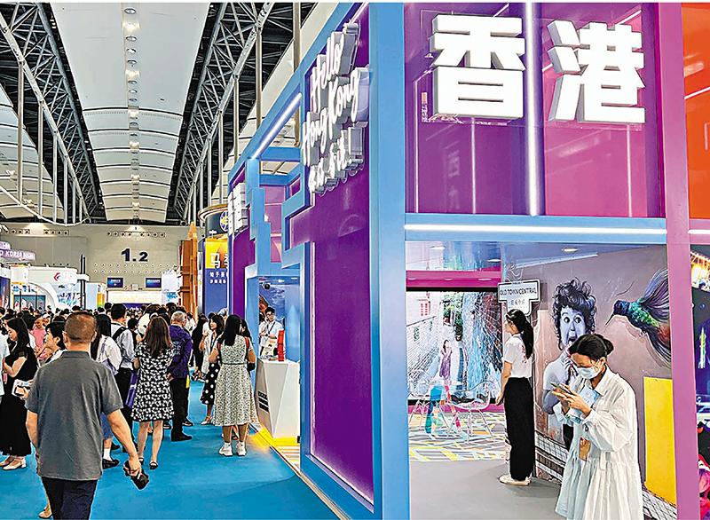 ◆2023廣東國際旅遊產業博覽會昨日在廣州開幕，吸引大批市民前來捧場。 香港文匯報記者黃寶儀 攝